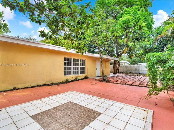 Undisclosed Address #A11826745, Hollywood FL 33023