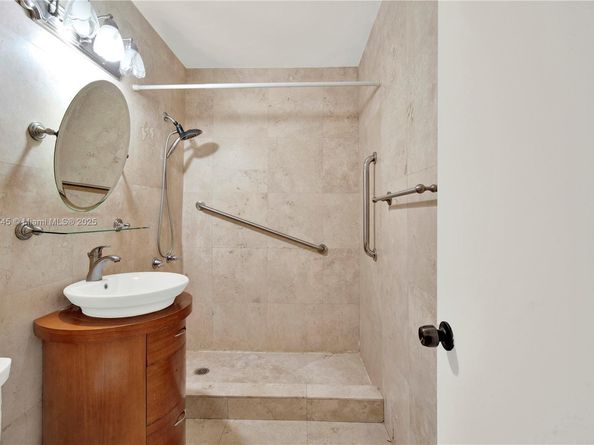 Undisclosed Address #A11826745, Hollywood FL 33023