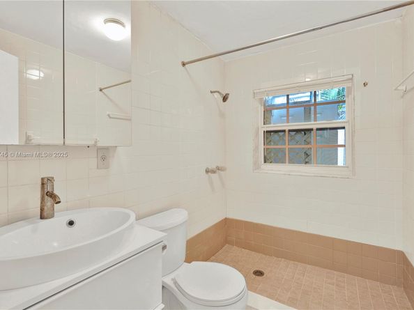 Undisclosed Address #A11826745, Hollywood FL 33023