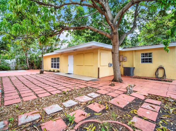 Undisclosed Address #A11826745, Hollywood FL 33023