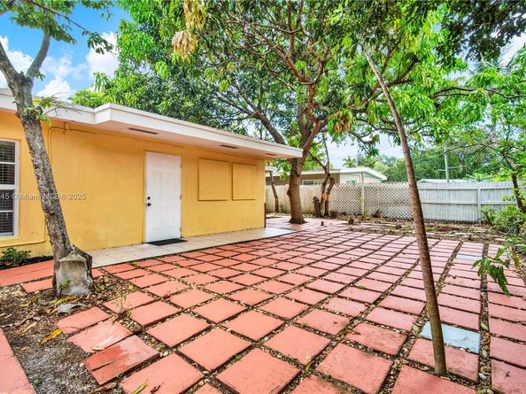 Undisclosed Address #A11826745, Hollywood FL 33023