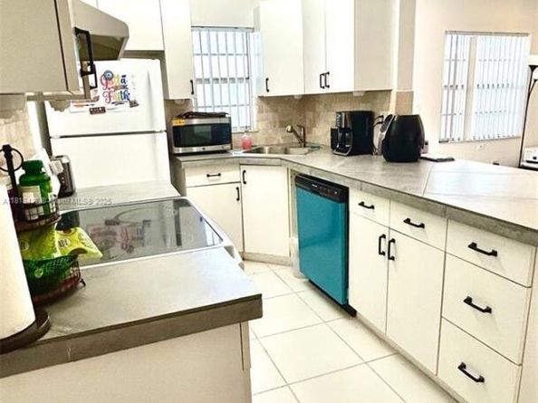 Undisclosed Address #A11813437, Hollywood FL 33020