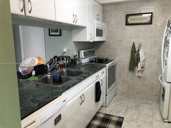 13949 SW 84th St 801, Miami FL 33183