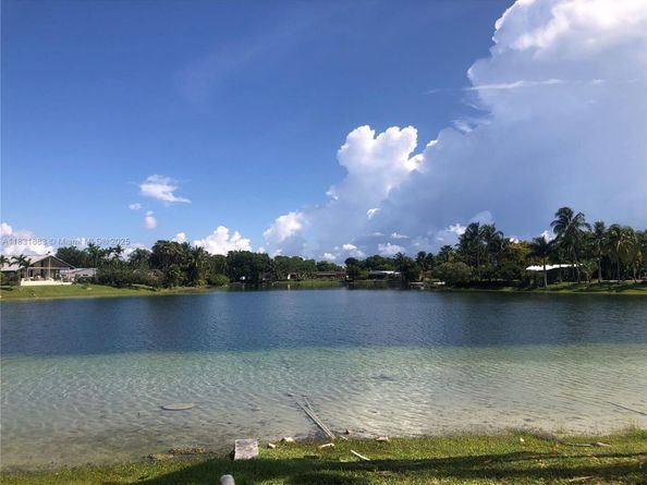 13949 SW 84th St 801, Miami FL 33183