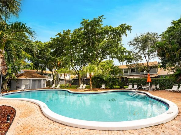 8044 NW 41st Ct, Sunrise FL 33351