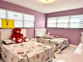 460 NE 169th St, North Miami Beach FL 33162