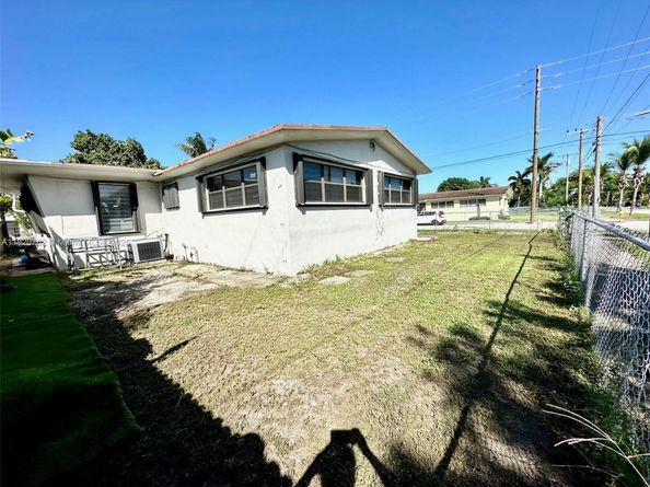 460 NE 169th St, North Miami Beach FL 33162