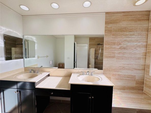 9083 Dupont Pl, Wellington FL 33414