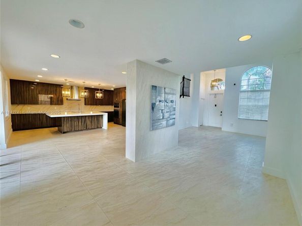 9083 Dupont Pl, Wellington FL 33414