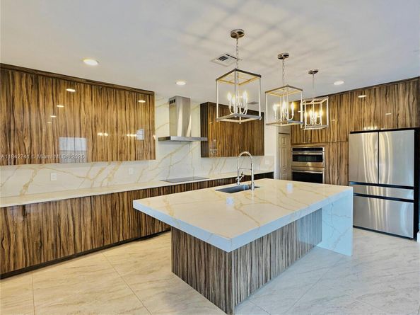 9083 Dupont Pl, Wellington FL 33414