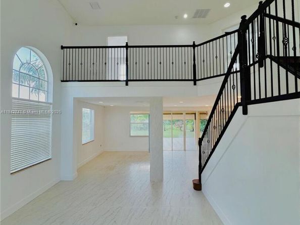 9083 Dupont Pl, Wellington FL 33414