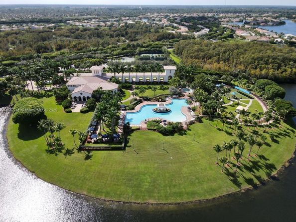 9083 Dupont Pl, Wellington FL 33414