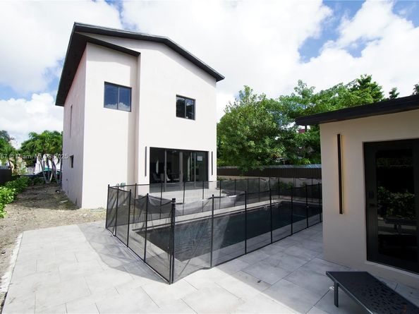 1820 SW 10th, Miami FL 33135