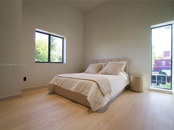 1820 SW 10th, Miami FL 33135