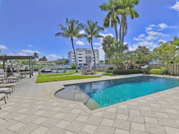 1000 S Shore Dr, Miami Beach FL 33141