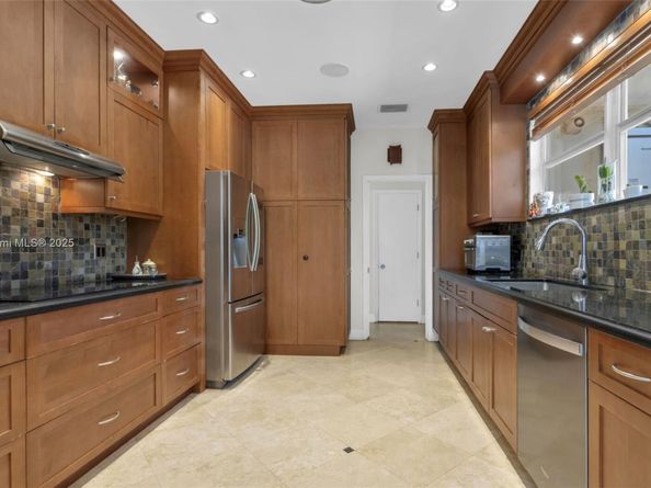 1000 S Shore Dr, Miami Beach FL 33141
