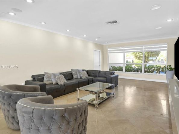 1000 S Shore Dr, Miami Beach FL 33141