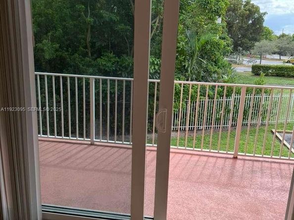 7000 NW 186th St 4226, Hialeah FL 33015