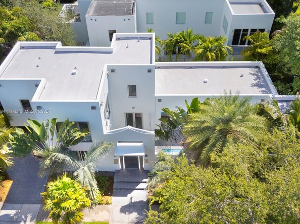 3175 Washington St, Miami FL 33133