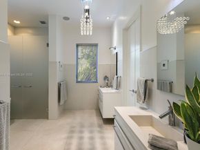 3175 Washington St, Miami FL 33133