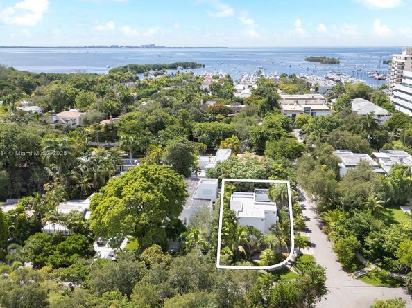 3175 Washington St, Miami FL 33133