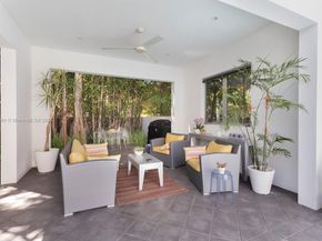 3175 Washington St, Miami FL 33133