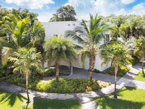 3175 Washington St, Miami FL 33133