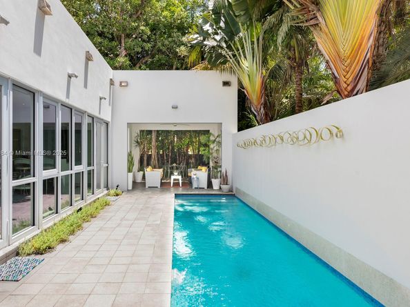 3175 Washington St, Miami FL 33133