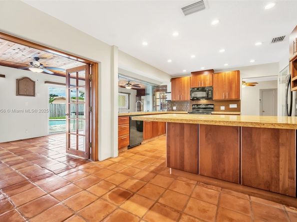 4815 Cleveland St, Hollywood FL 33021