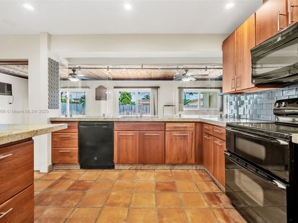 4815 Cleveland St, Hollywood FL 33021