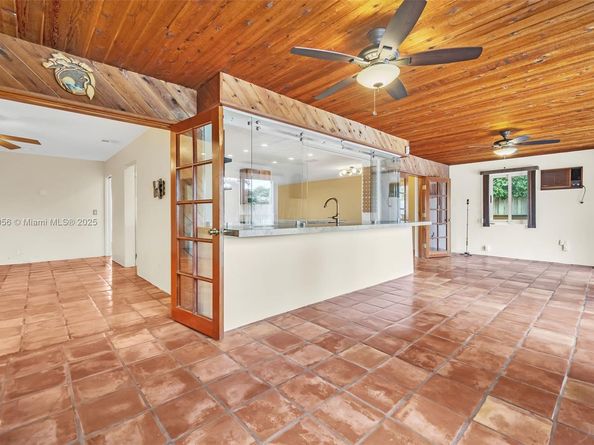 4815 Cleveland St, Hollywood FL 33021