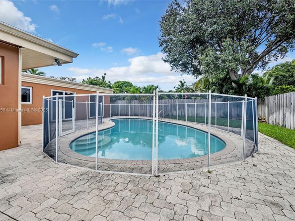 4815 Cleveland St, Hollywood FL 33021