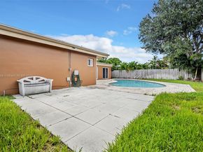 4815 Cleveland St, Hollywood FL 33021