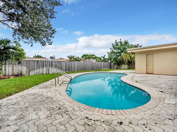 4815 Cleveland St, Hollywood FL 33021