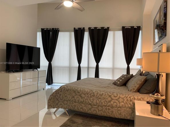 851 NE 1 Ave 502, Miami FL 33132