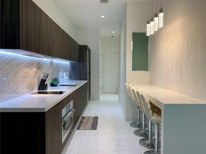 851 NE 1 Ave 502, Miami FL 33132