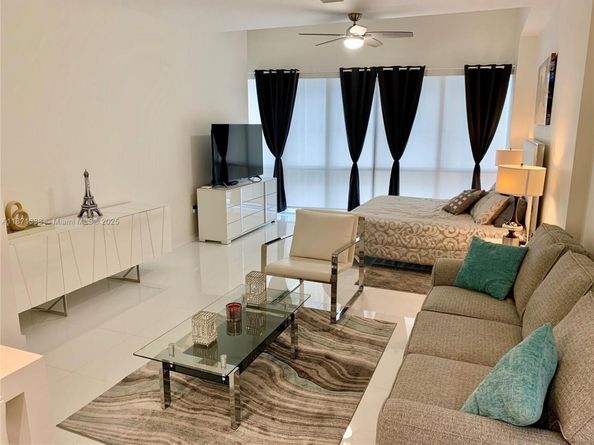 851 NE 1 Ave 502, Miami FL 33132