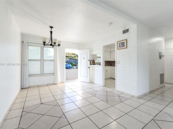 2225 NE 123rd St 114, North Miami FL 33181