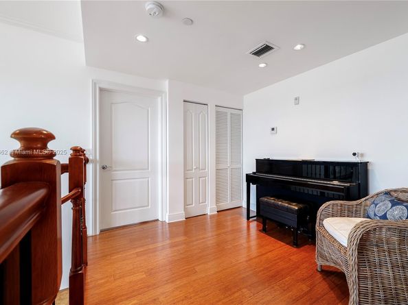 110 Hendricks Isle 13, Fort Lauderdale FL 33301