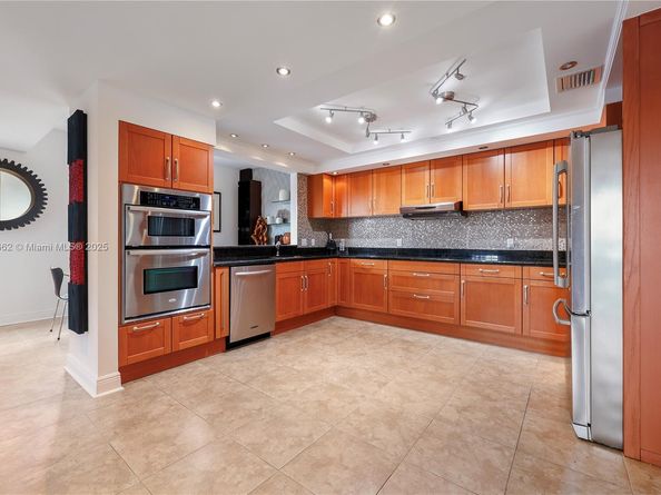 110 Hendricks Isle 13, Fort Lauderdale FL 33301