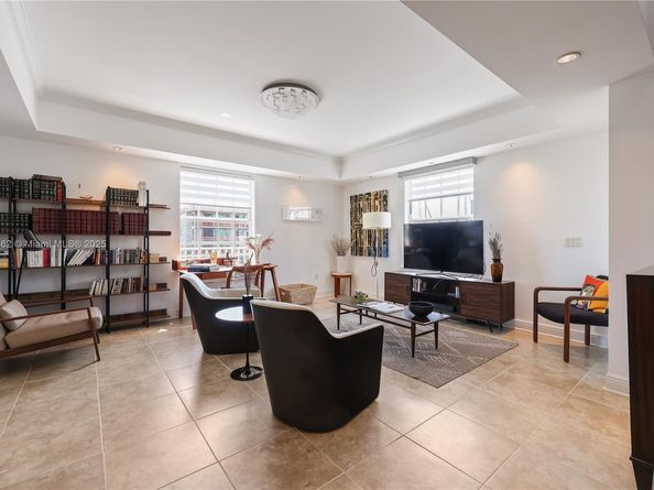 110 Hendricks Isle 13, Fort Lauderdale FL 33301