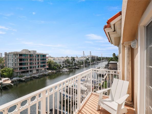 110 Hendricks Isle 13, Fort Lauderdale FL 33301