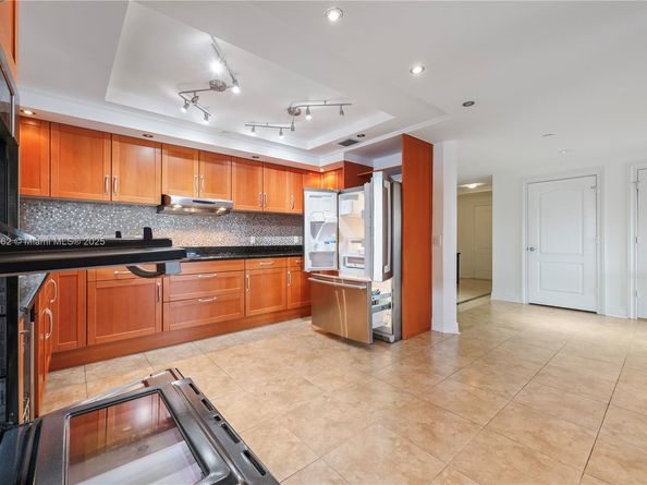 110 Hendricks Isle 13, Fort Lauderdale FL 33301