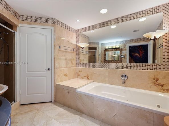 110 Hendricks Isle 13, Fort Lauderdale FL 33301