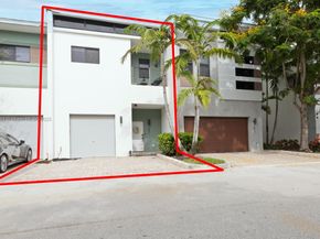 891 NW 45th Ter, Plantation FL 33317
