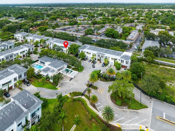 891 NW 45th Ter, Plantation FL 33317