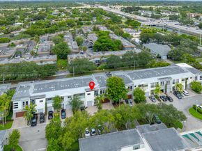 891 NW 45th Ter, Plantation FL 33317
