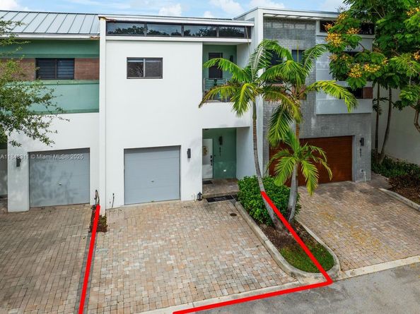 891 NW 45th Ter, Plantation FL 33317