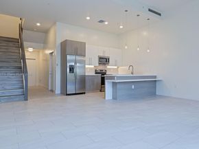 891 NW 45th Ter, Plantation FL 33317