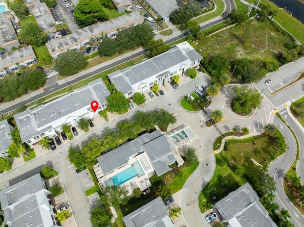 891 NW 45th Ter, Plantation FL 33317